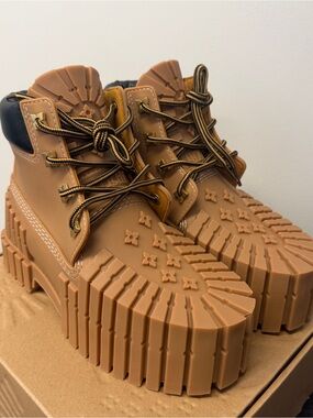 MSCHF 2X4S CAMEL NEW SIZE 7